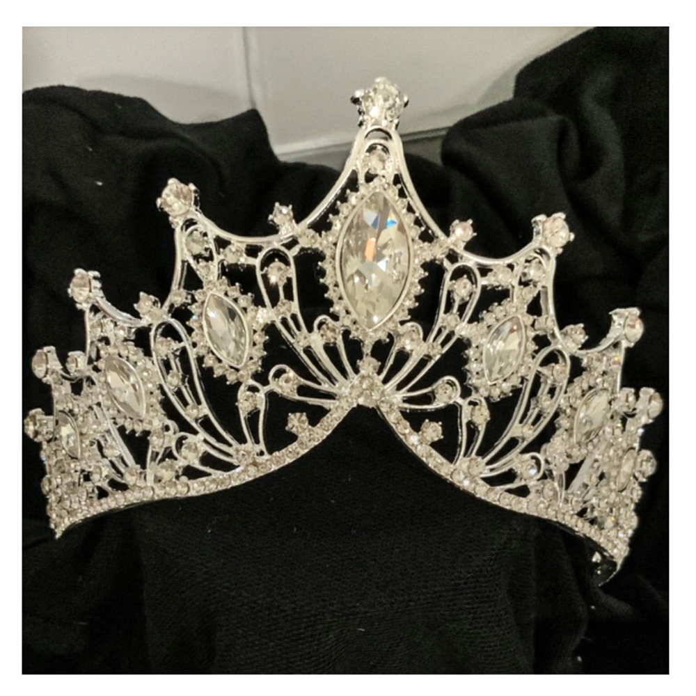 Crystal Wedding Tiara Crown - Picture 8 of 12